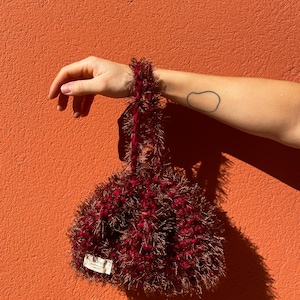 Burgunderrote gehäkelte Beuteltasche - MIRJAM - Handmade - Gehäkelte Tasche