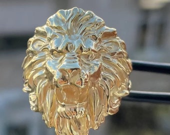 Luxurious Lion Ring - 18 Carat Gold Statement Piece for Wildlife Lovers - One-of-a-Kind Statement Piece