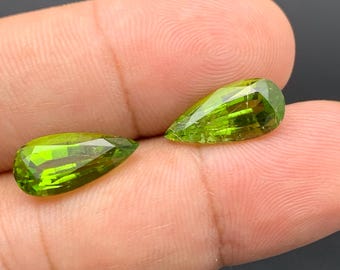 10.5 crt Pear shape Rotile Peridot Pair For Erring ,jewellery ,Loos gemstone .