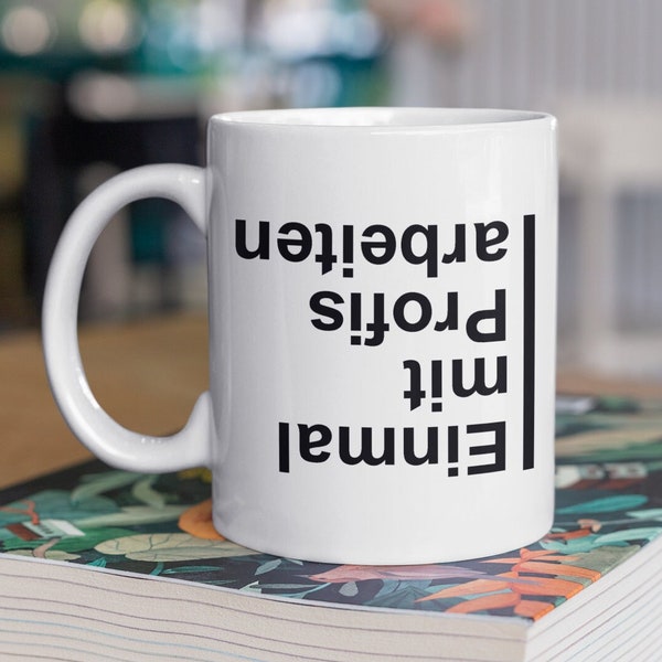 Weiße Tasse mit Spruch „Einmal mit Profis arbeiten“ | Kaffeetasse beidseitig bedruckt | Geschenkidee| Wa&Da Boutique®