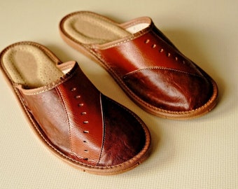 Pantoufles pour hommes | Chaussures d'intérieur et d'extérieur confortables | Cuir naturel | Chaussures de maison faites à la main de haute qualité | Bottes artisanales | Cadeau pour lui| Mules à enfiler