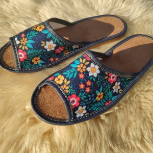 Women&#39;s Slippers | Comfy Indoor Outdoor Shoes |Natural Felt | High-quality Handmade Home Shoes| Flowers Boots| Gift for her| Slip on Mules