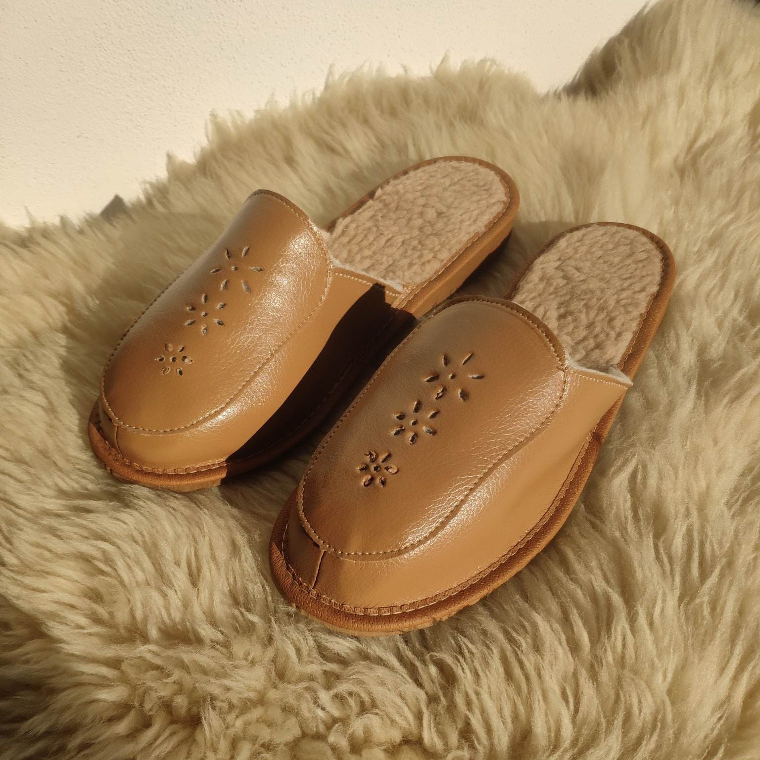 womens sheepskin slippers