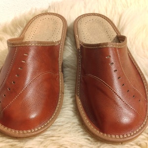 Pantofole da uomo / Comode scarpe da esterno per interni / Pelle naturale / Scarpe da casa fatte a mano di alta qualità / Scivoli artigianali / Regalo per lui / Slip on Mules