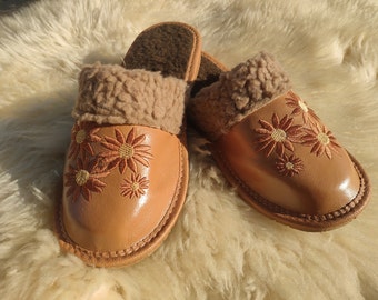 Woman's Sheepskin Slippers|Comfy Indoor Outdoor Shoes|Winter Slippers| Natural Leather| Handmade | Warm and Soft|Gift for her| Slip on Mules