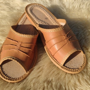 Damen Hausschuhe | Bequeme Indoor Outdoor Pantoletten |Naturleder| Hochwertige handgefertigte Hausschuhe | Braune Stiefel | Geschenk für sie | Slip on Pantoletten