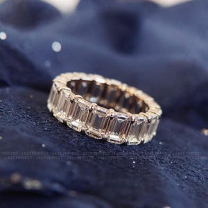 Bague d'éternité radieuse en moissanite en or blanc 10 carats, alliances empilables, cadeau bague en or unique pour femme
