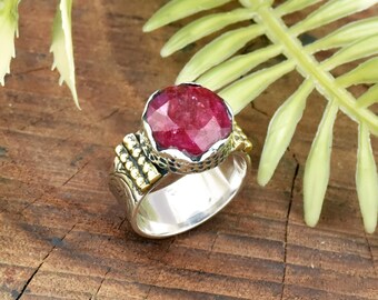 Indischer Rubin-Breitbandring - Strukturiertes Silber - Boho-Stil - Runder Roter Stein - Jubiläumsgeschenk