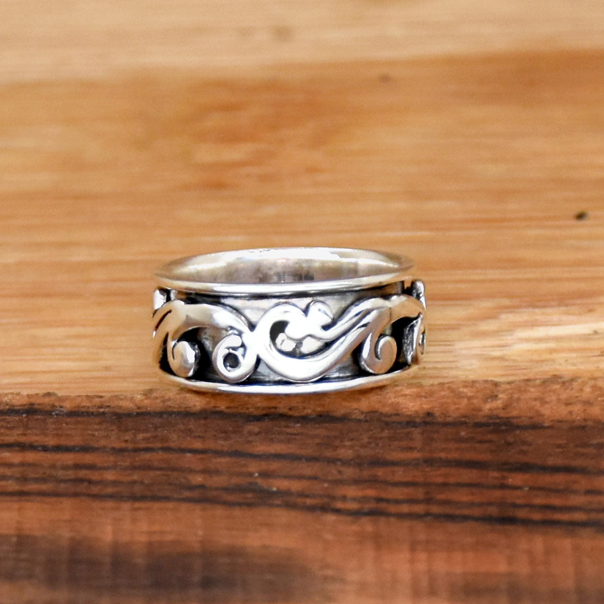 Oxidized Sterling Silver Leaf Spinner Ring: Meditation Thumb Ring