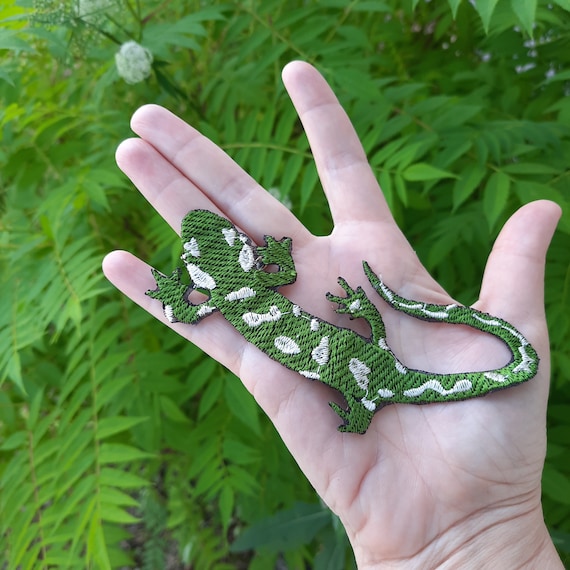 Gecko - Lizard - Southwest - Embroidered Iron On Applique Patch - Crafts (M-L) E