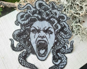 Naszywka odblaskowa z haftem Medusa Gorgon