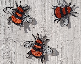 Set di 3 toppe ricamate con api arancioni