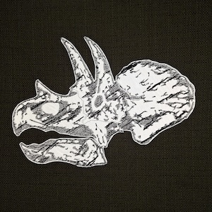 Parche grande termoadhesivo bordado reflectante con calavera de dinosaurio triceratops