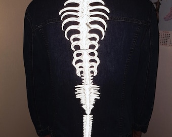 Spine of the Monster Horror Set van 8 delen opstrijkbare reflecterende geborduurde patches, grote patch op de achterkant