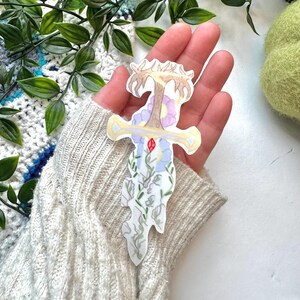 Adesivo / Vinile laminato impermeabile / Spada spezzata fantasy / Fiori e spada floreale, albero botanico, romanticismo spezzato / Fatto a mano dall'artista