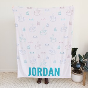 Personalisierte Decke mit Spielzeug, Spielzeug-Decke für Kinder, süße Samt-Decke für Kleinkinder, benutzerdefinierte Decke mit eigenem Namen, Baby-Dusche-Geschenk