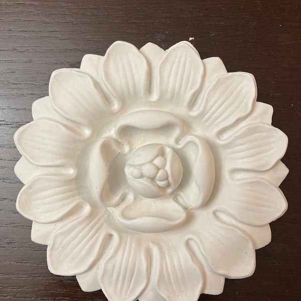 Elegant White Plaster Medallion Ceiling Rose - Elevate your ceiling with this elegant white plaster medallion.