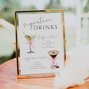 Martini Signature Drinks Bar Schild Vorlage | Tini Bisschen Älter | Cocktail-Thema | Kokette Bar-Menü | Bearbeitbares Martini Party Zeichen | Leinwand