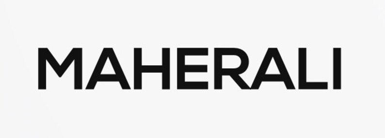 Op de afbeelding: Zwart-wit logo met het woord "MAHERALI" in een vet, sans-serif lettertype.