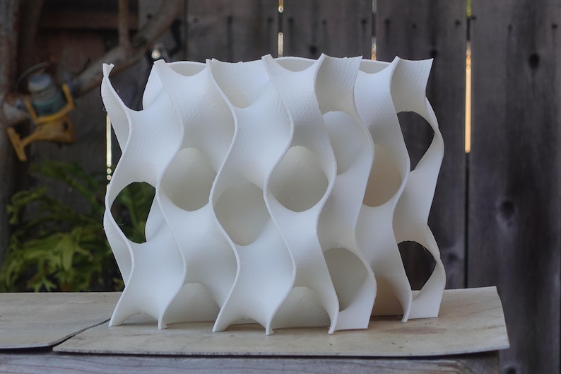 Modern 8x8 gyroid aquarium cave with a sleek, open structure designed to provide hiding and breeding spaces for fish and shrimp. The unique wave-like design adds a stylish, coral-inspired aesthetic to aquariums while enhancing functionality.