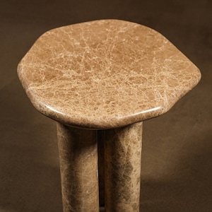 Handgefertigter Couchtisch aus Massivem Marmor: Modernes Minimalistisches Design