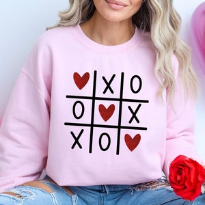 XOXO Valentine’s Day Sweatshirt, Tic Tac Toe Heart Valentines Sweatshirt, Cute XOXO Shirt, Fun Valentine Gift for Her, Valentines Day Gift