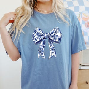Blue Bow Shirt, Coquette Bow Shirt, Bow Shirt, Comfort Colors® Bow shirt, Trendy Shirts, Shirts for Women, Cute Bows, Aesthetic Shirt