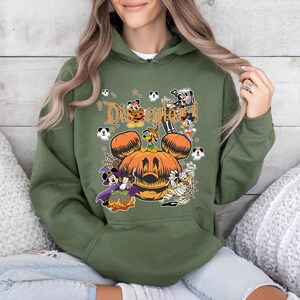 Retro Disneyland Hoodie,Mickey and Friends Halloween Hoodie,Halloween Pumpkin Hoodie,Disneyland Halloween Hoodie,Gift for Halloween bild 6