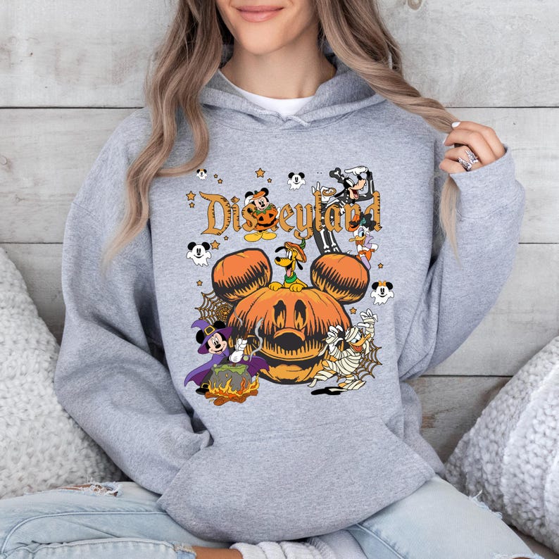 Retro Disneyland Hoodie,Mickey and Friends Halloween Hoodie,Halloween Pumpkin Hoodie,Disneyland Halloween Hoodie,Gift for Halloween bild 3
