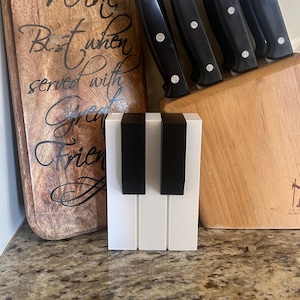 Piano Keys Salt & Pepper Shaker - Musical Kitchenware Essentials: Black and White Spice Set