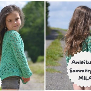 May include: A young person wearing a light green, open-weave crochet sweater. The sweater has long sleeves and a round neckline. The image also includes the text "Anleitung Sommerpulli MILA".