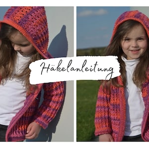 Puede incluir: Una niña lleva una chaqueta de punto con capucha de rayas rosas y moradas con una camiseta blanca debajo. La chaqueta tiene un patrón de ganchillo y el texto "Häkelanleitung" es visible en la imagen.