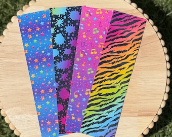 Lot de marque-pages Nostalgie des années 90 | Cœurs arc-en-ciel, smileys et imprimés léopard | Laminé | Individuel ou ensemble | Cadeau de lecture pastel pour l'an 2000