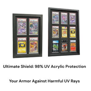 Op de afbeelding: Twee zwart omlijste displaykoffers met verzamelkaarten. De koffers hebben meerdere kaartsleuven, elk met een beoordeelde kaart. De tekst onderaan luidt "Ultimate Shield: 98% UV Acrylic Protection".