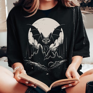 Goth Bat Goblincore Shirt - Horror, Vampire, Retro Shirt for Dark Academia, Goth, Grunge, Witchy Lovers - Spooky Gift