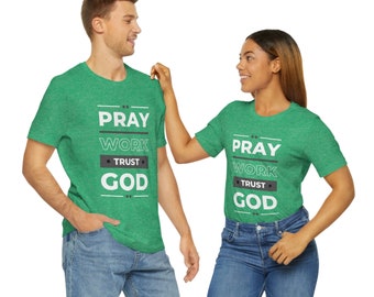 Camiseta «Ora, trabaja, confía en Dios» - Camiseta unisex de manga corta