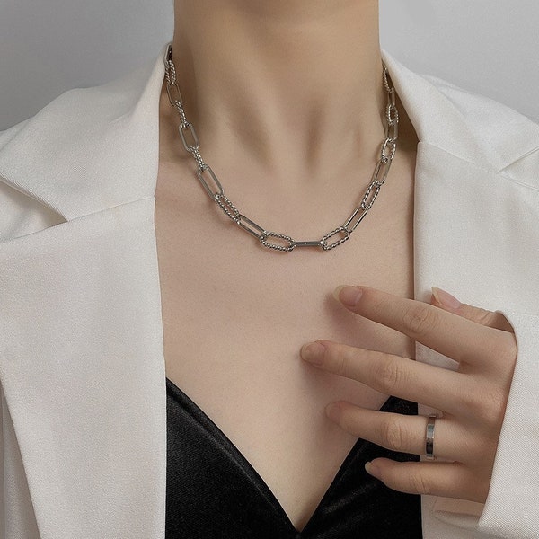 Classic Simple Alternating Textured Chain Necklace: Timeless Design with Mixed Links, Elegant Accessory for Everyday Wear & Special Occasion