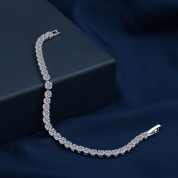 Minimal Silver Diamond Bracelet - Delicate & Elegant Design, Subtle Sparkle for Everyday Wear, Ideal Gift for Birthdays, Anniversaries