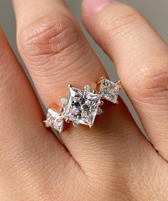 Wedding anniversary gold rings discount