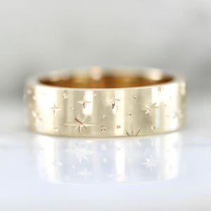 Unique Gold Celestial Wedding Band For Her, Antique Jewelry, Celestial Stars Engraved Bridal Band, Starry Ring ,Starburst Wide Wedding Band