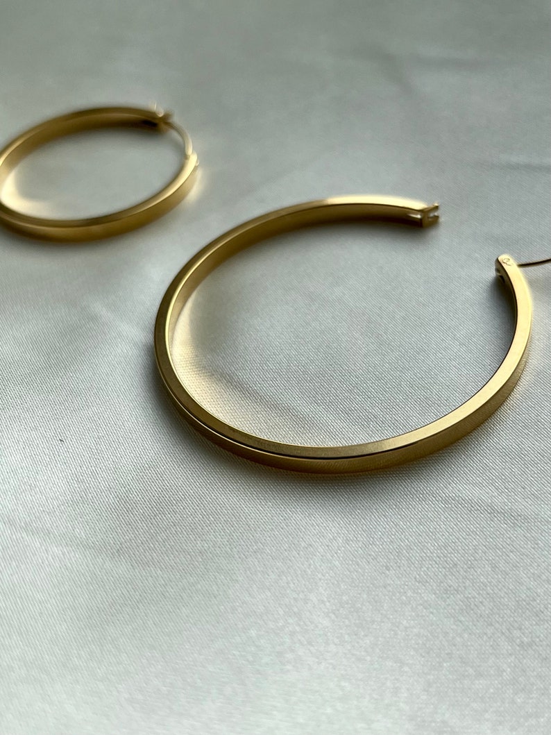 Vintage 18k Gold-plated Flat Hoop 2 Size Earrings 32mm, 45mm Circle Hoop Earrings Waterproof Her Jewellery Bold Hoop Earrings image 3