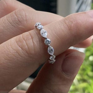 Rund & Marquise-Schliff-Labrador gewachsen Diamant Ehering geteilte Prong 3/4 Eternity Band 14K Gold Jubiläumsband Vintage Style stapelbare Band