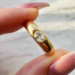 18k Gold Donut Featuring Sparkly Oval Diamond Solitaire Ring Donut Band Dome Shaped Ring Wedding Band Gifts For Wife-Mother, Ring For women