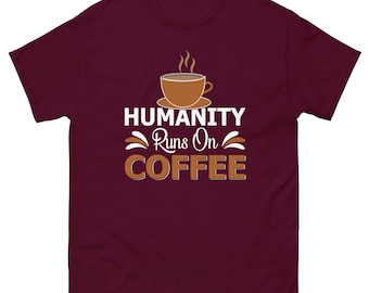 人類はコーヒーで動いている | レトロなコーヒーTシャツ | カフェイン中毒のシャツ | コーヒーTシャツ | コーヒー愛好家へのギフト