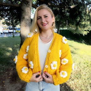 Daisy chunky knit cardigan, crochet daisy chunky cardigan, flower cardigan, oversized cardigan, gift for her, gift for women, gift for frien