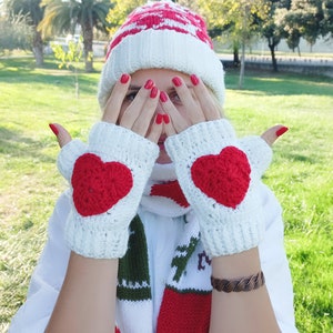 Handmade crochet gloves, crochet accessories, handknit fingerless gloves, crochet heart gloves, gift for her, valentine&#39;s day gift