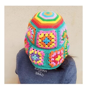 Cappello da pescatore Grandma Square all&#39;uncinetto: cappello estivo in cotone colorato