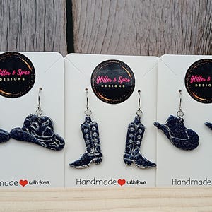 Country Western Cowgirl Hüte Stiefel Ohrringe: Dunkelblauer Glitzer aus Polymer Clay