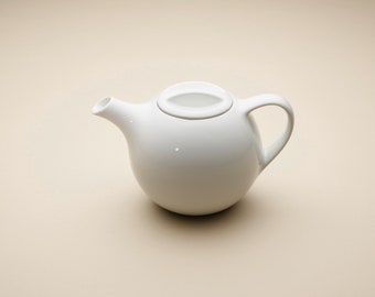 Handmade Teapot 'AURORA' | Porcelain Glossy White | 0,8 liter = 4 persons | scratch-resistant | dishwasher-safe | drip-free pouring...