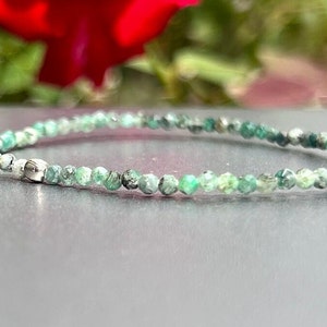 Emerald Stretch Bracelet, Beaded Delicate Elastic Jewelry, May Birthstone Gemstone, Healing Crystals, gift for her, healing bracelet